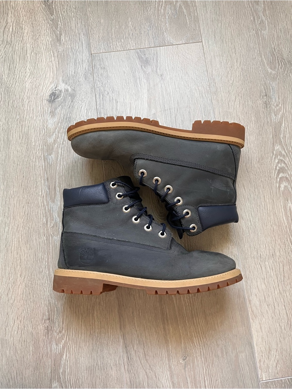 Timberland 6-Inch Premium Boots Dark Gray US 7.5 ⚡ Classic Street